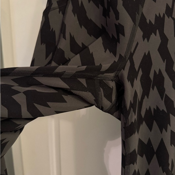 Lululemon Invigorate High-Rise Crop 23" Voltage Graphite Grey Black - Picture 4 of 14